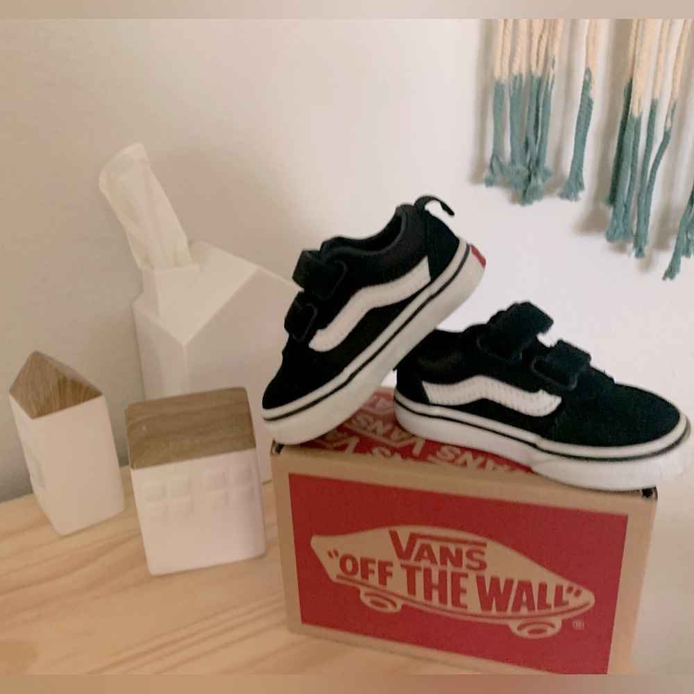 Vans shoes size 4